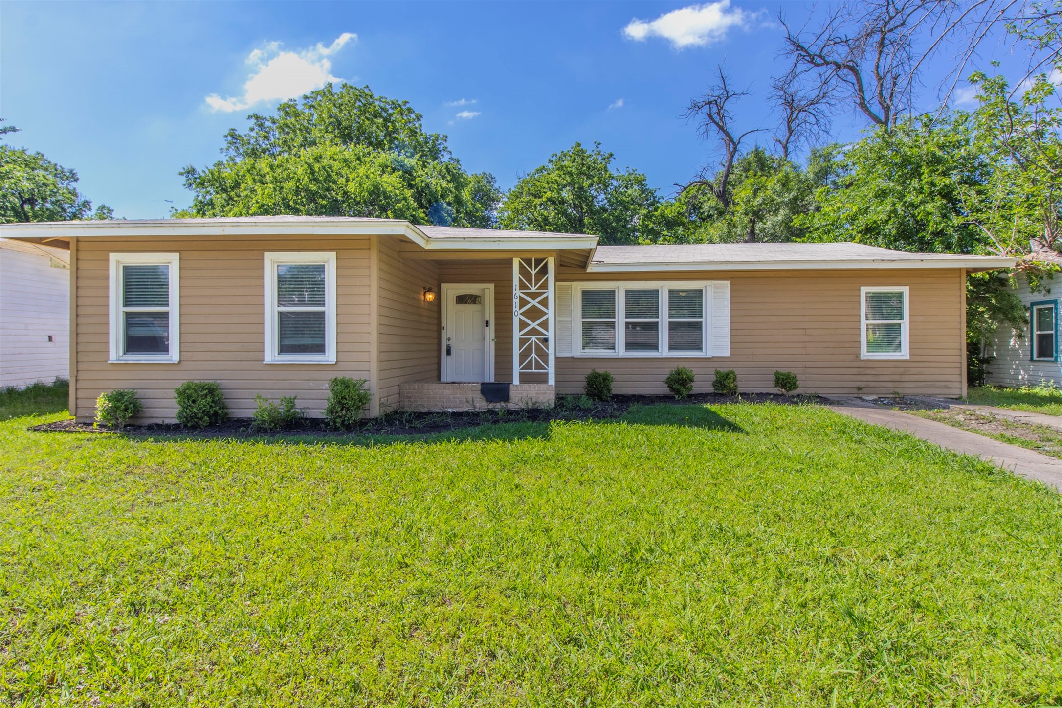 1610 Florence Street Arlington TX 76010