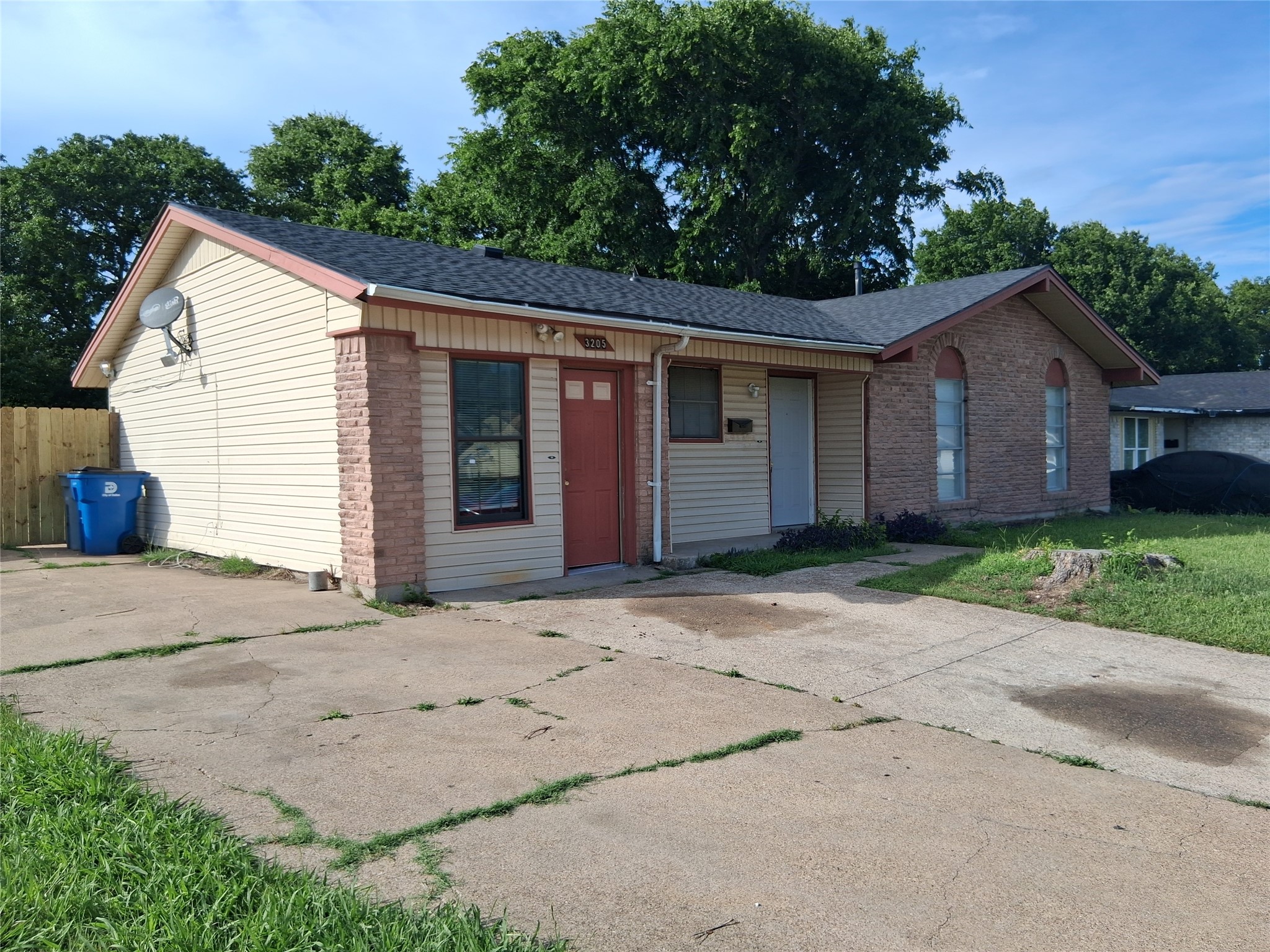 3205 Pacesetter Drive Dallas TX 75241
