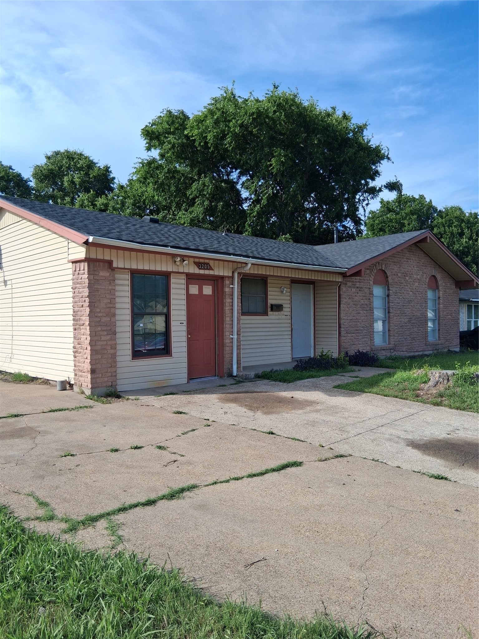 3205 Pacesetter Drive Dallas TX 75241