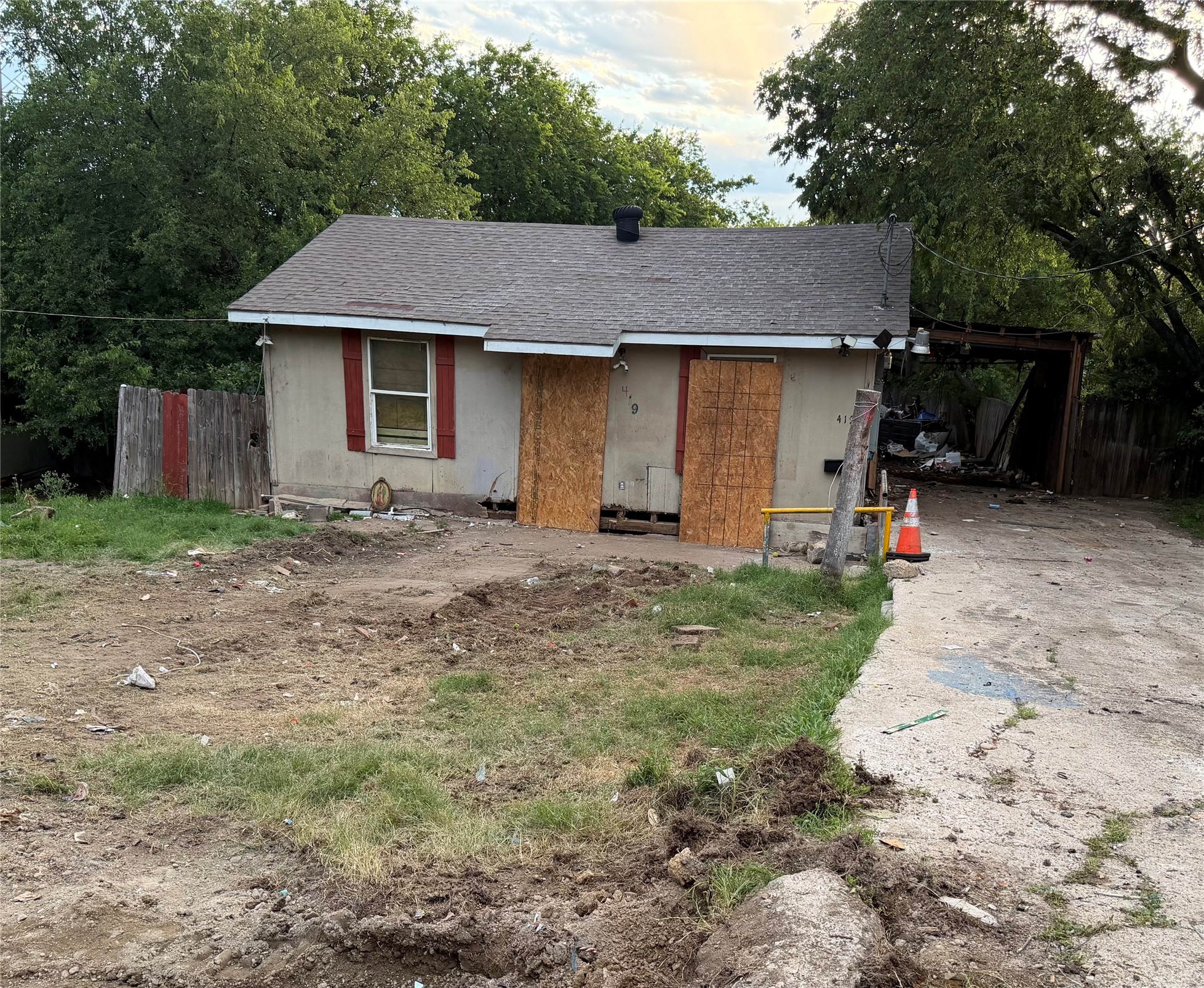 419 S Bond Avenue Dallas TX 75211