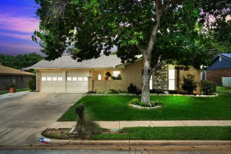 2120 Mountainview Drive Hurst TX 76054