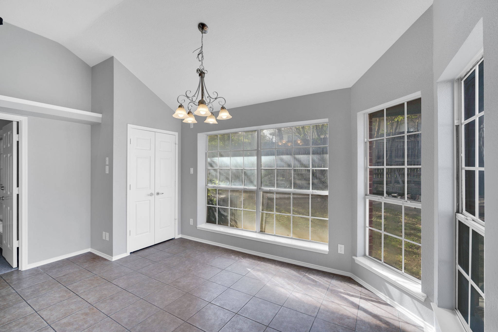 324 Faircrest Drive Arlington TX 76018
