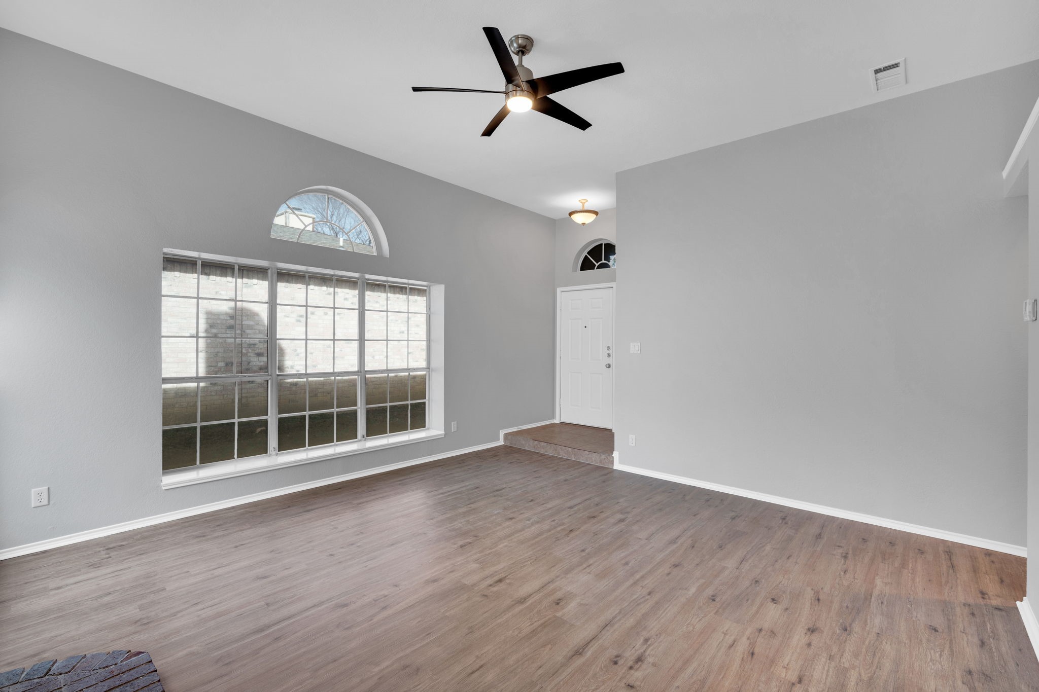324 Faircrest Drive Arlington TX 76018