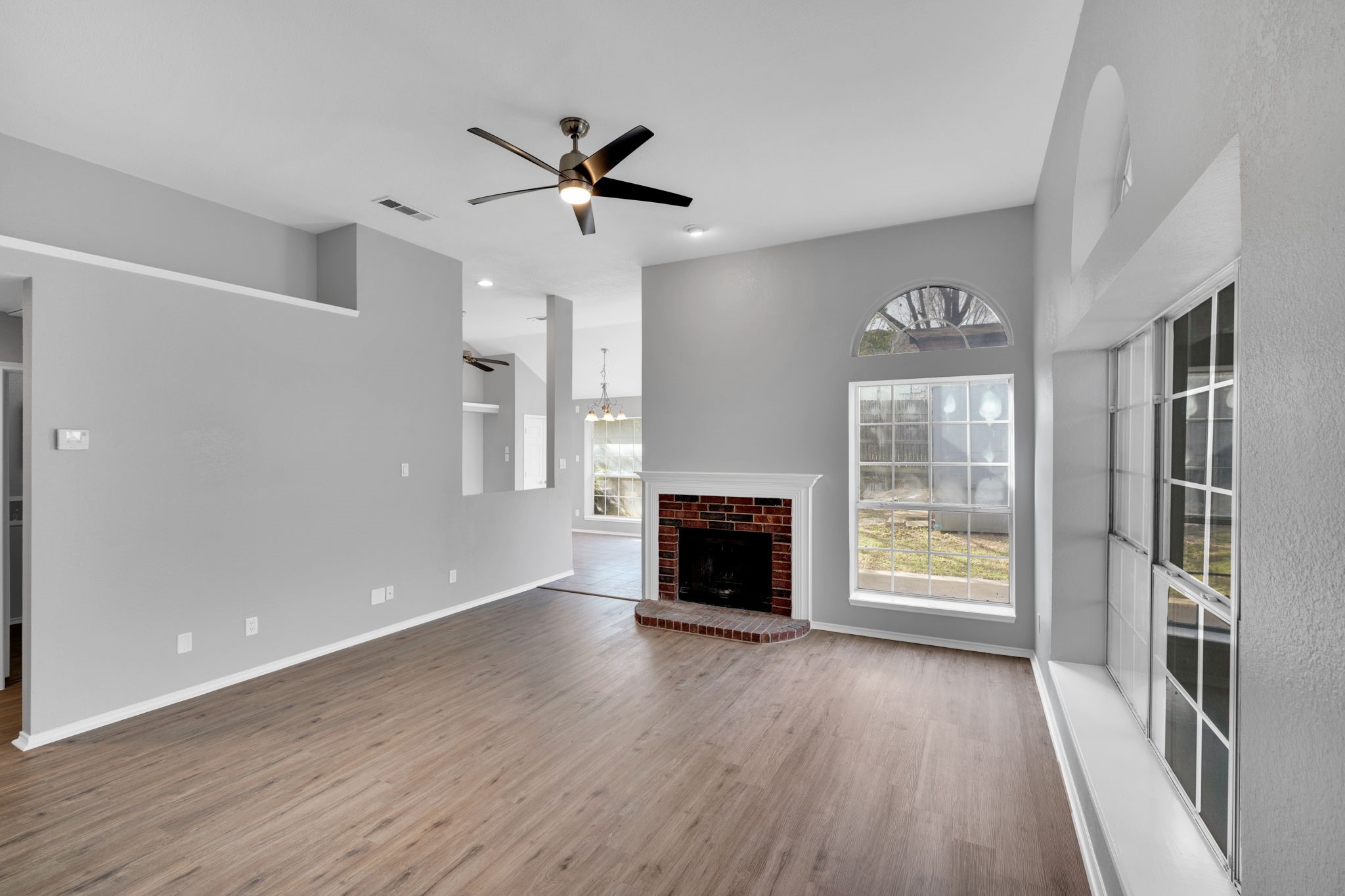 324 Faircrest Drive Arlington TX 76018