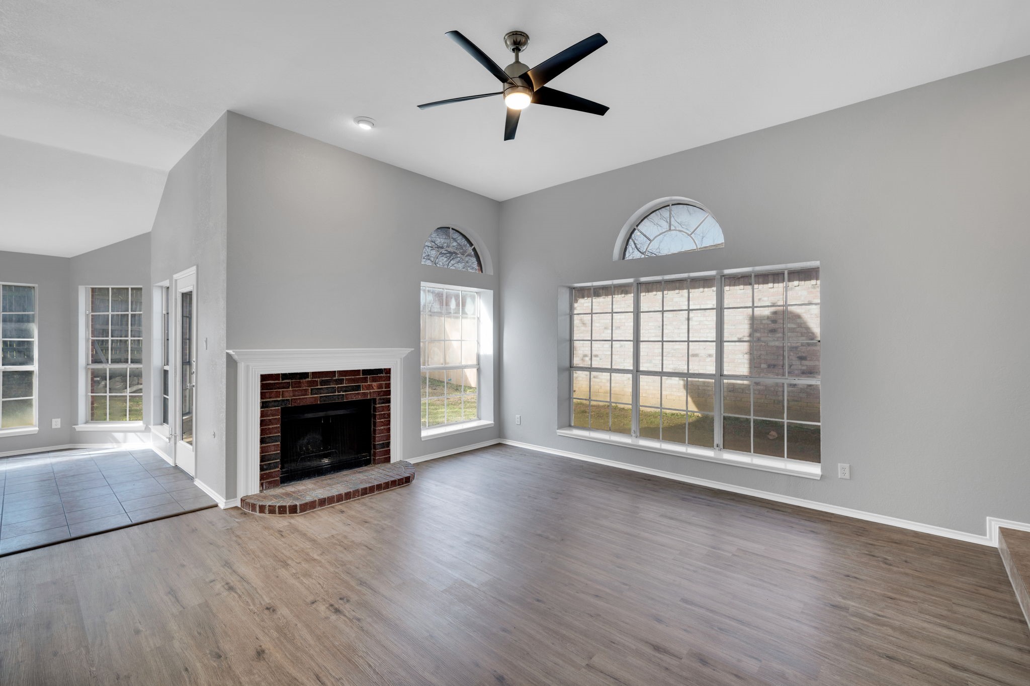 324 Faircrest Drive Arlington TX 76018