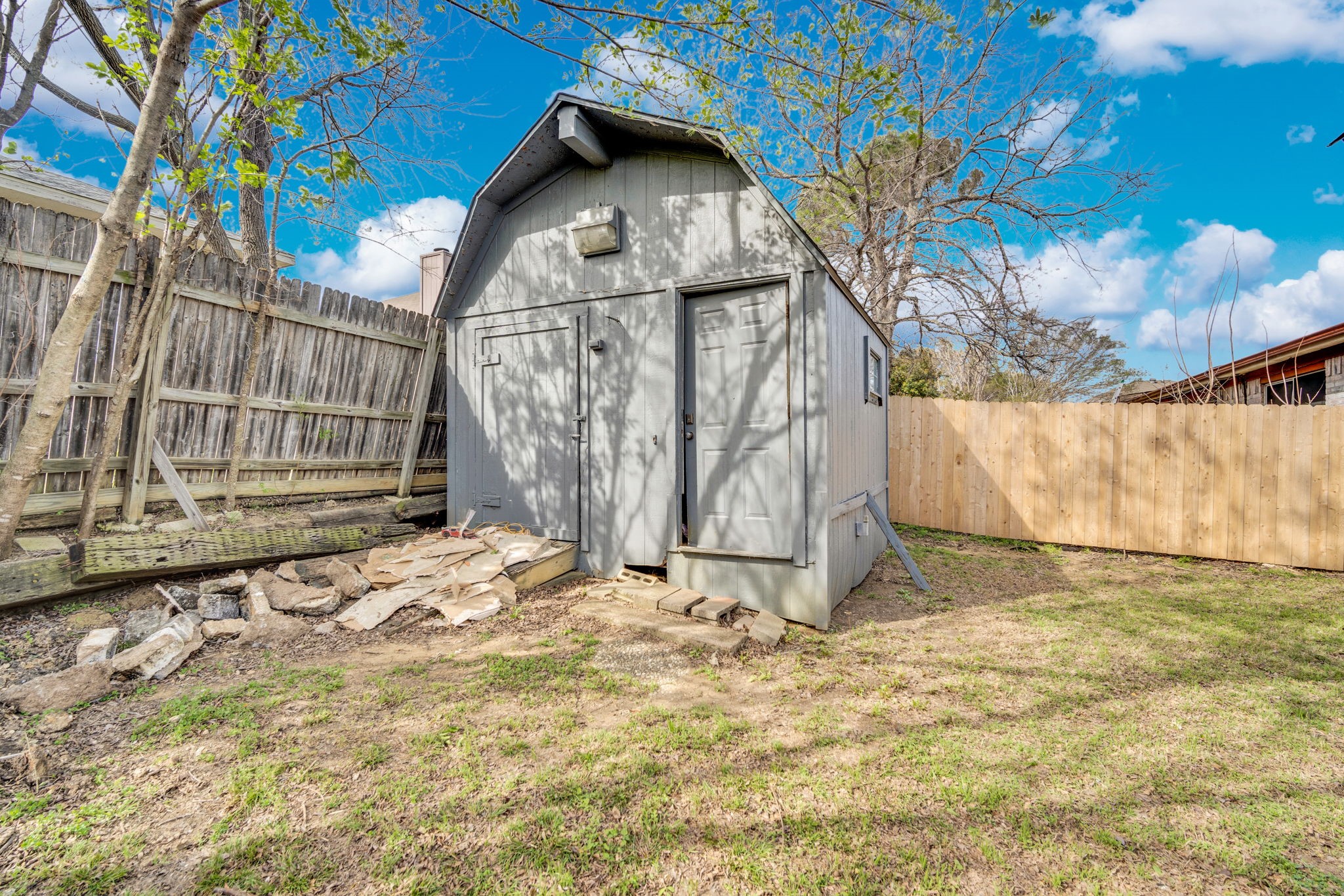 324 Faircrest Drive Arlington TX 76018
