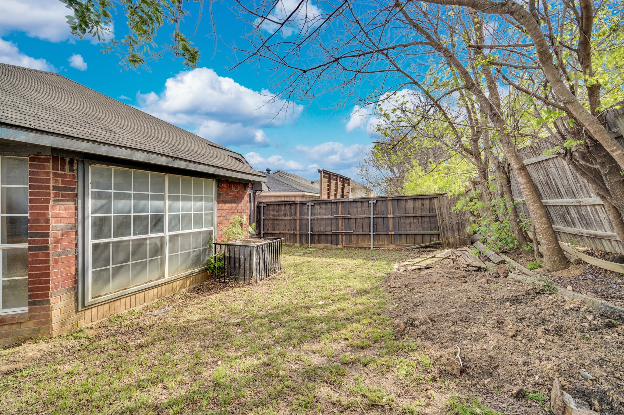 324 Faircrest Drive Arlington TX 76018