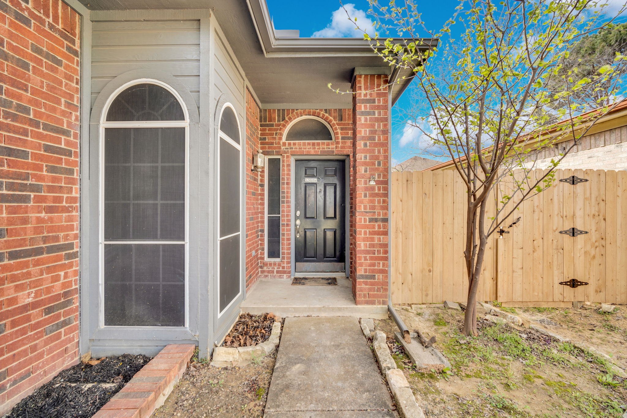 324 Faircrest Drive Arlington TX 76018