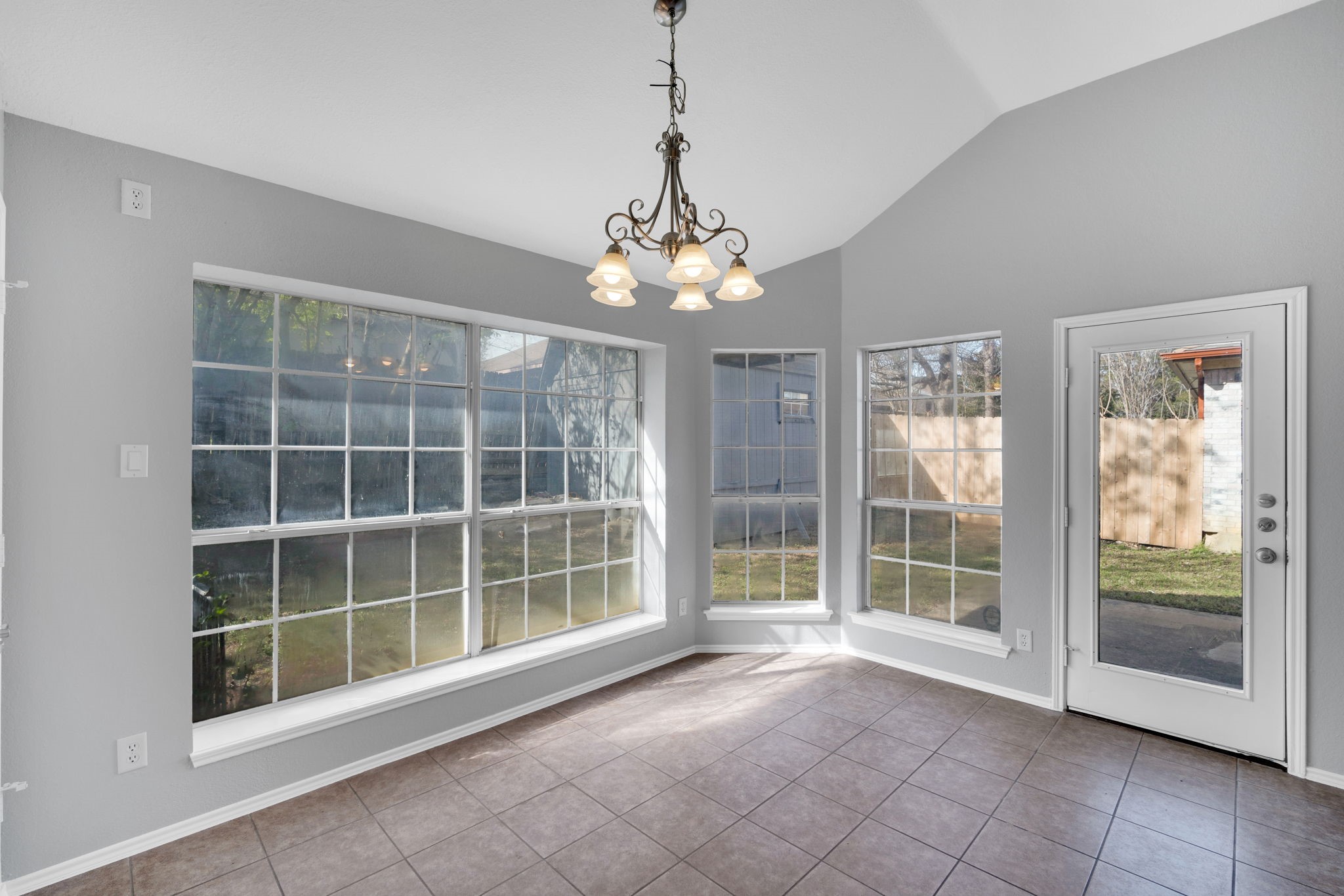 324 Faircrest Drive Arlington TX 76018