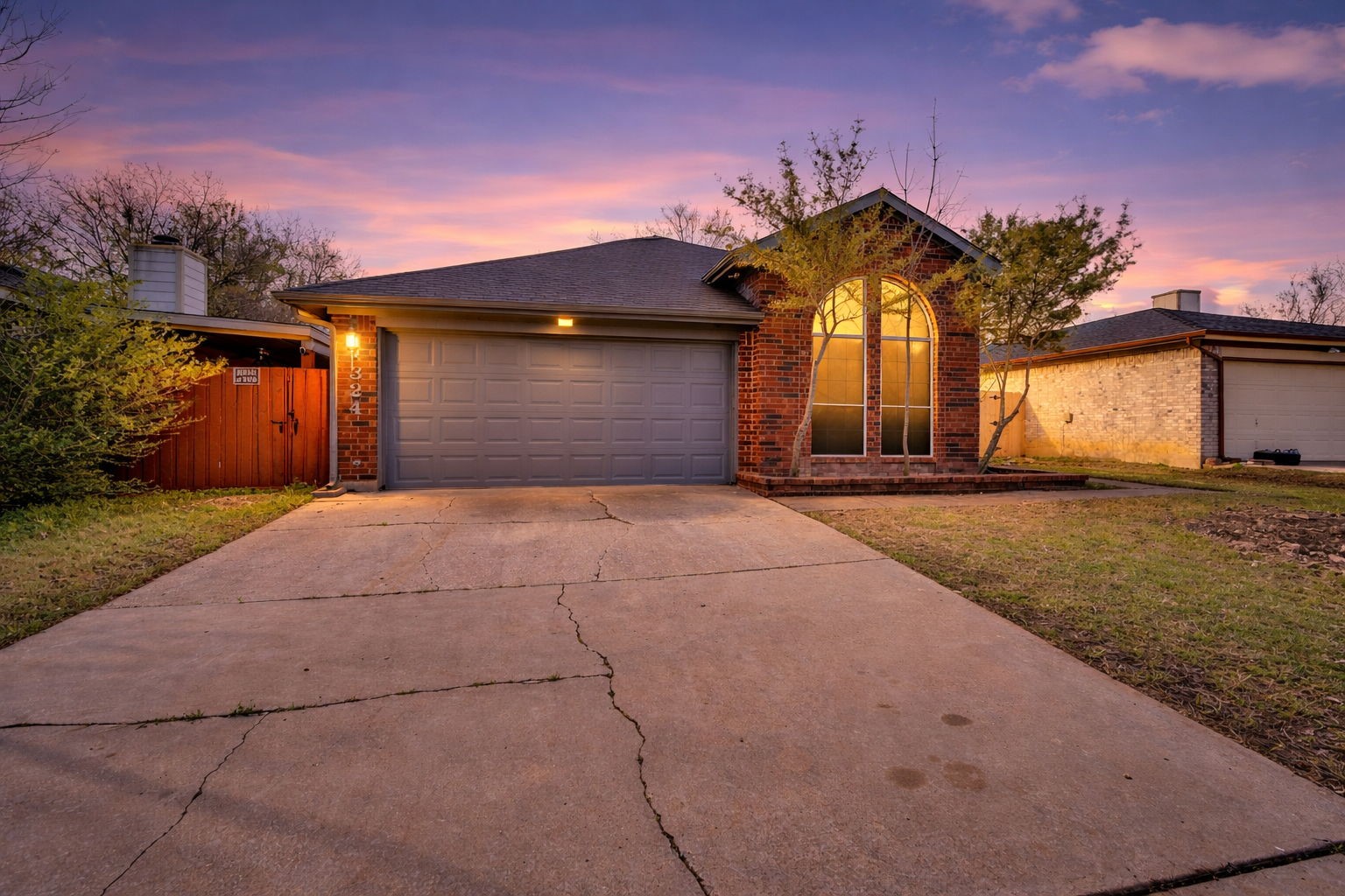 324 Faircrest Drive Arlington TX 76018