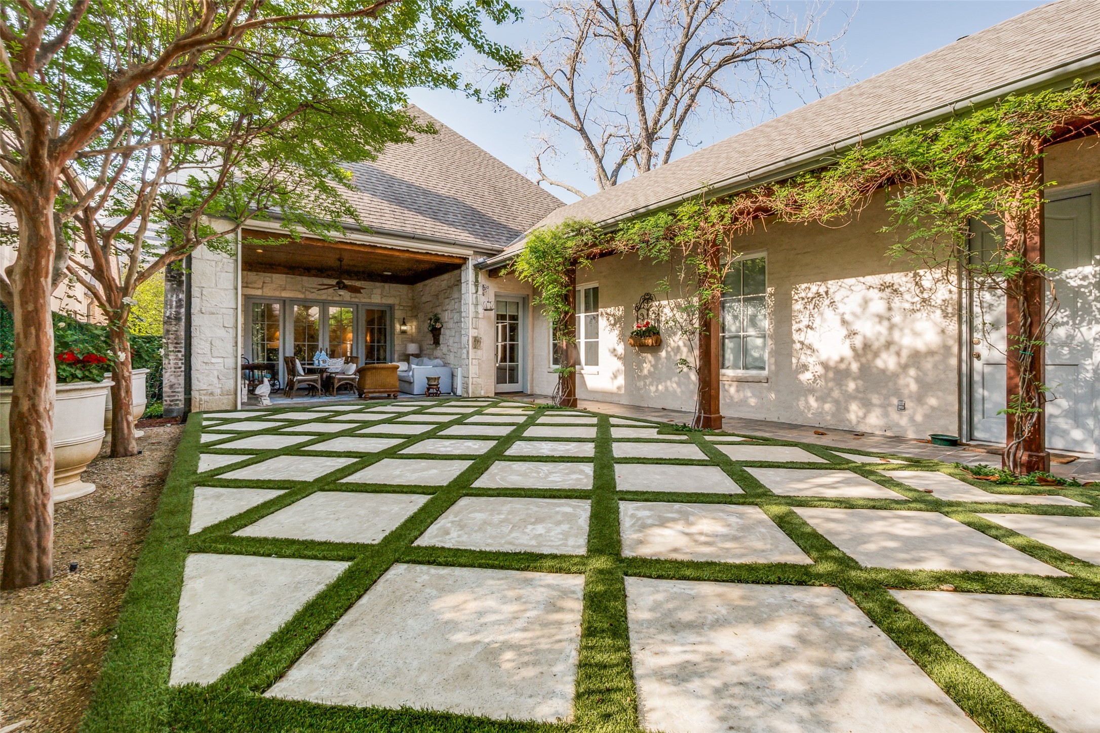 4327 Irving Avenue Dallas TX 75219