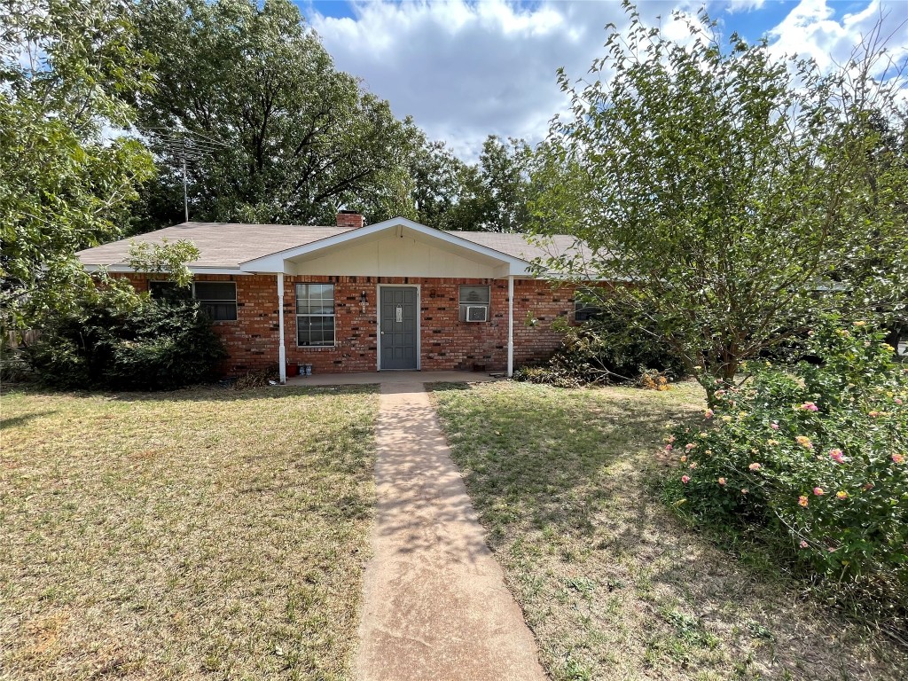 1200 N Lawn Street Seymour TX 76380