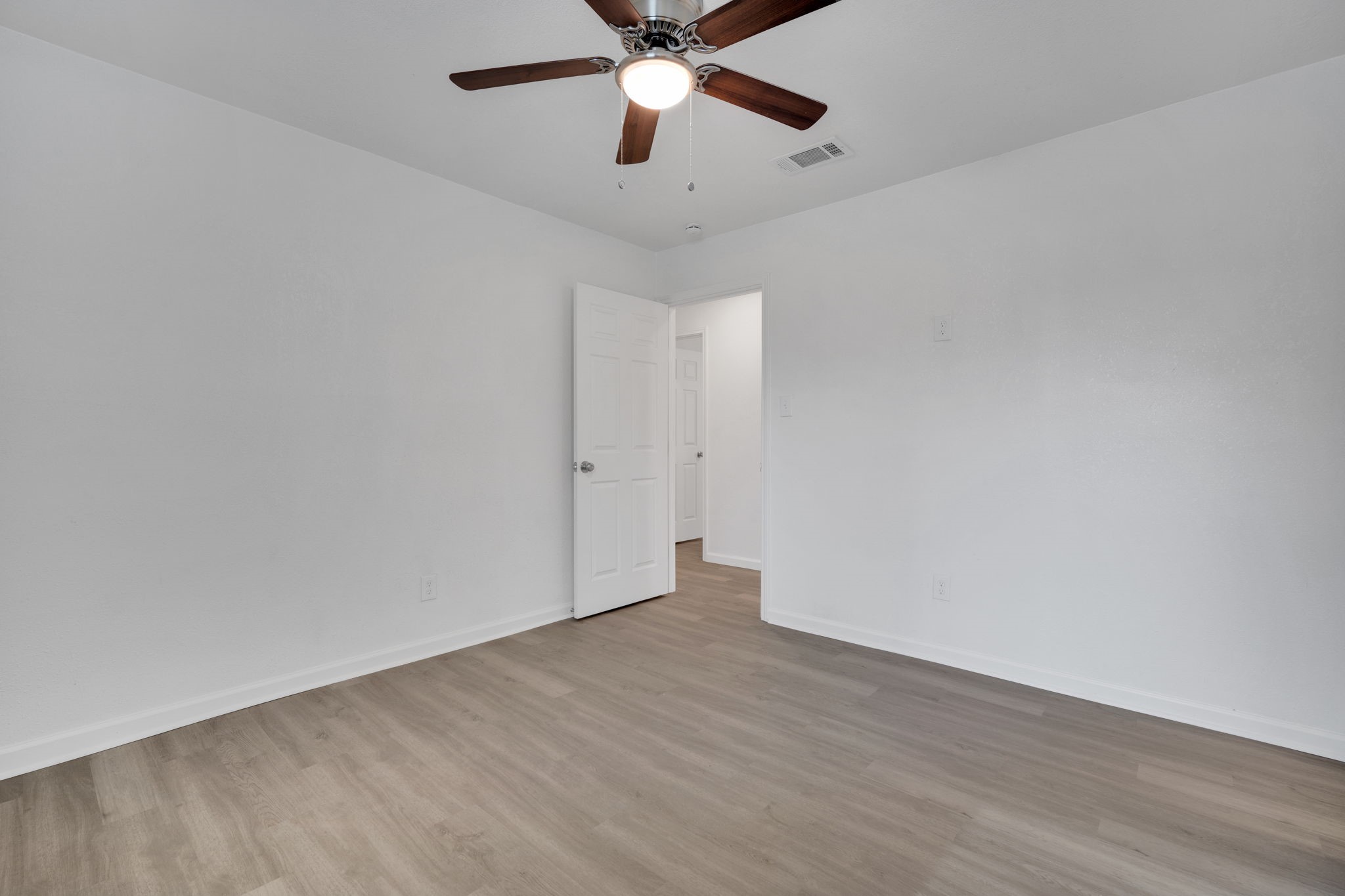 616 Sabine Avenue Cleburne TX 76031