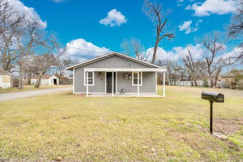 616 Sabine Avenue Cleburne TX 76031
