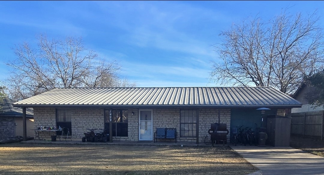 1429 W Torrey Street Granbury TX 76048