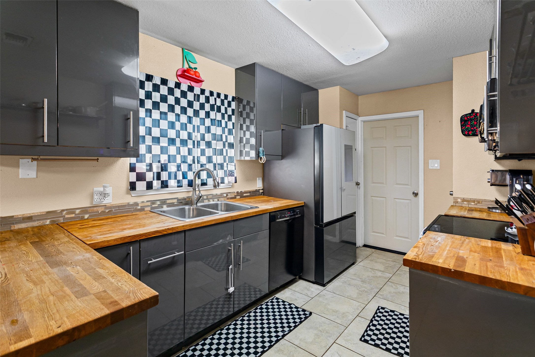 1429 W Torrey Street Granbury TX 76048