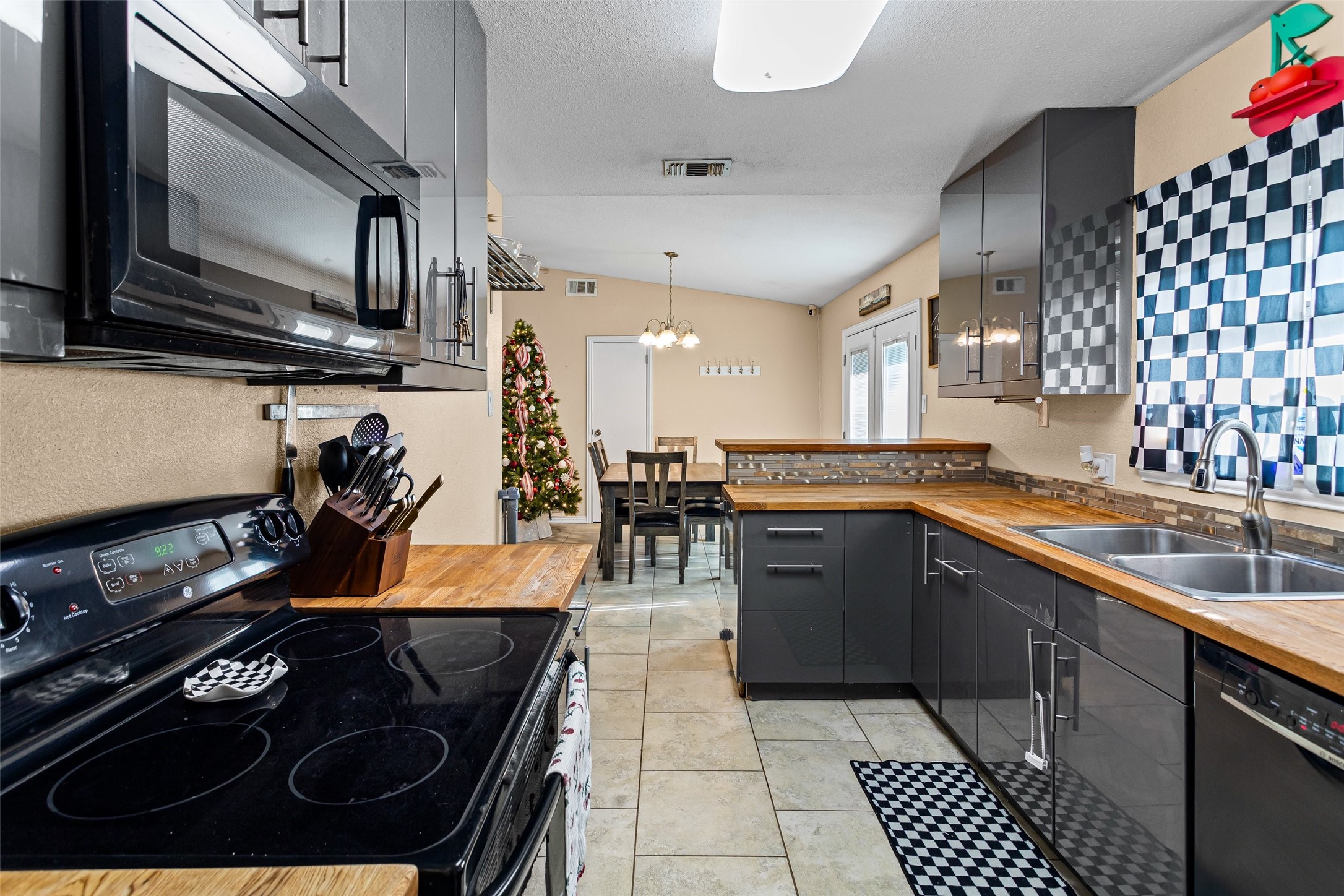 1429 W Torrey Street Granbury TX 76048