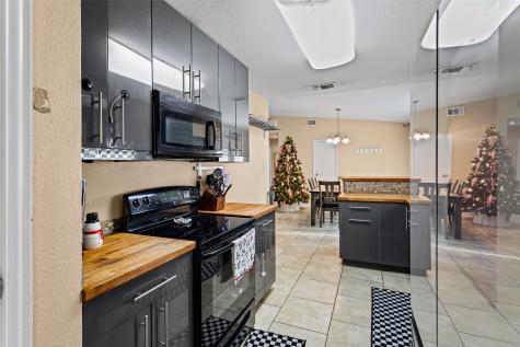1429 W Torrey Street Granbury TX 76048