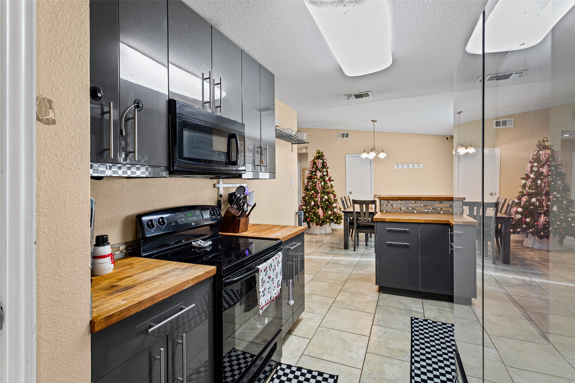 1429 W Torrey Street Granbury TX 76048