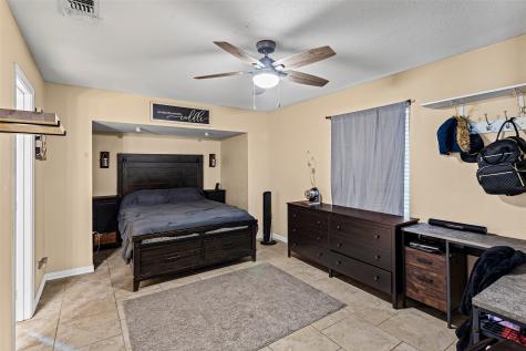 1429 W Torrey Street Granbury TX 76048