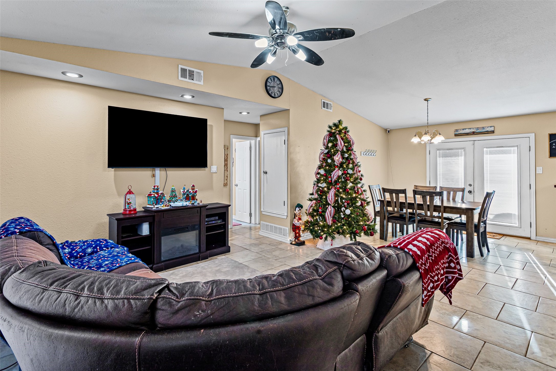 1429 W Torrey Street Granbury TX 76048
