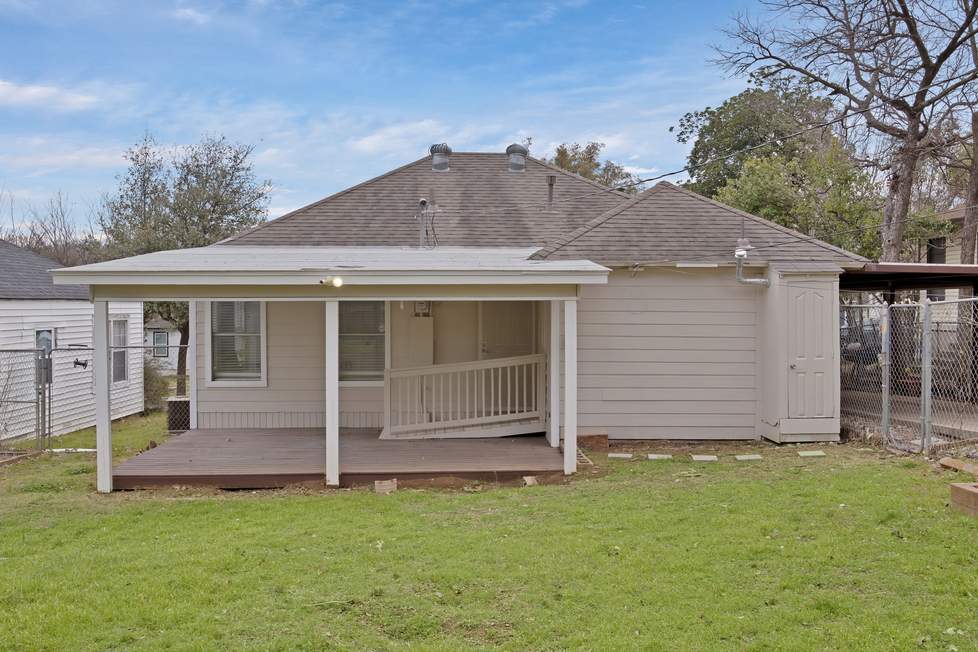 2815 W 8th Street Dallas TX 75211