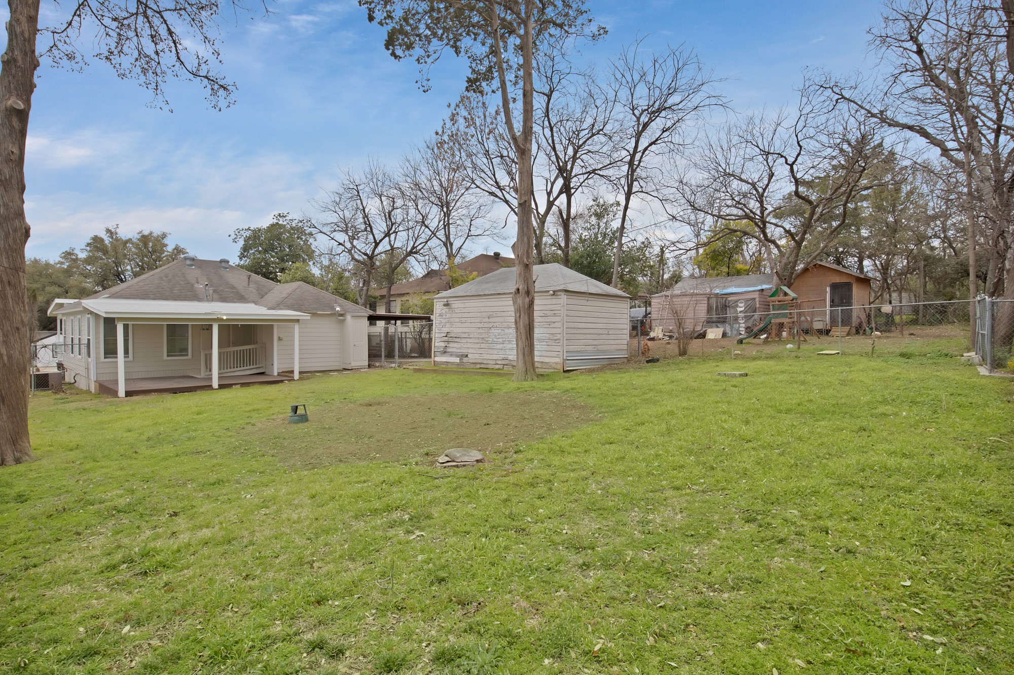 2815 W 8th Street Dallas TX 75211