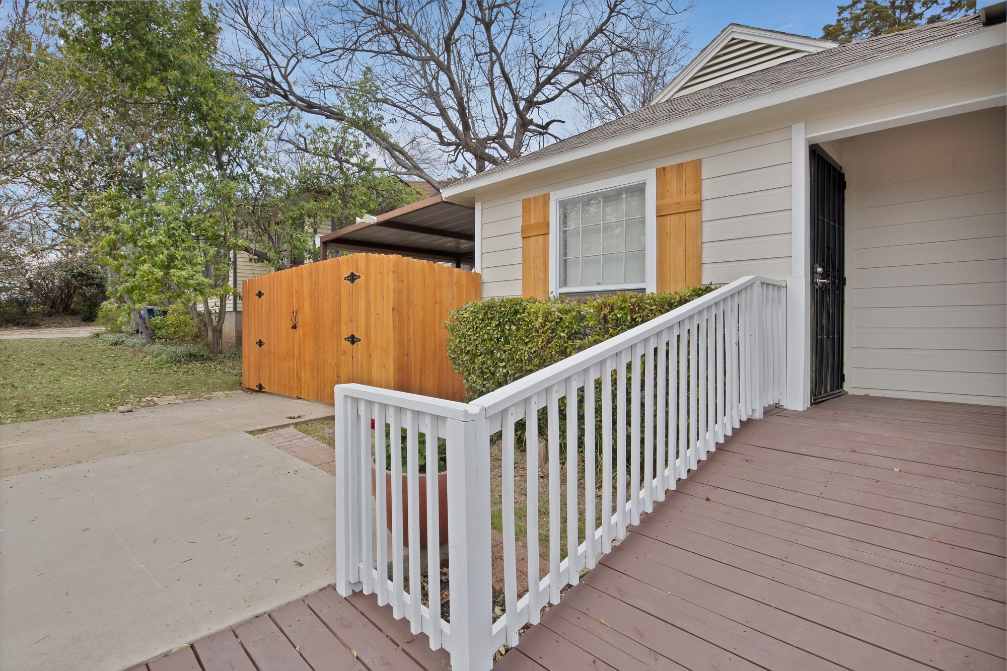 2815 W 8th Street Dallas TX 75211