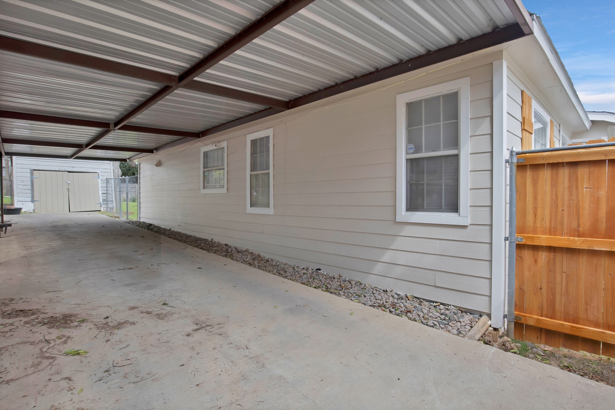 2815 W 8th Street Dallas TX 75211