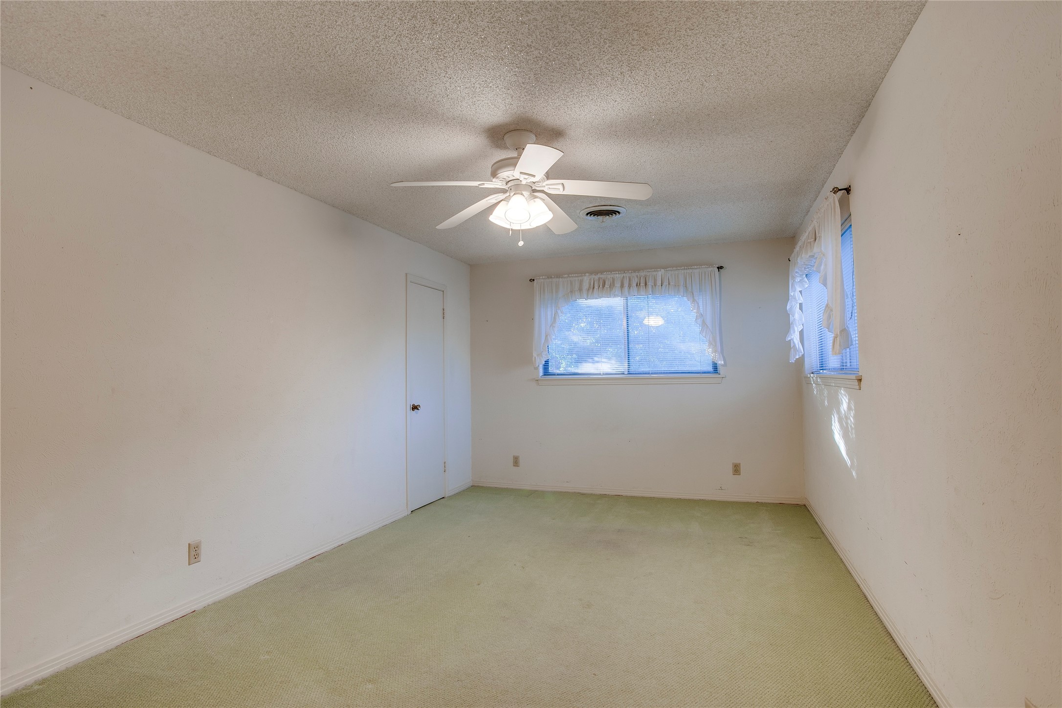 1439 Junior Drive Dallas TX 75208