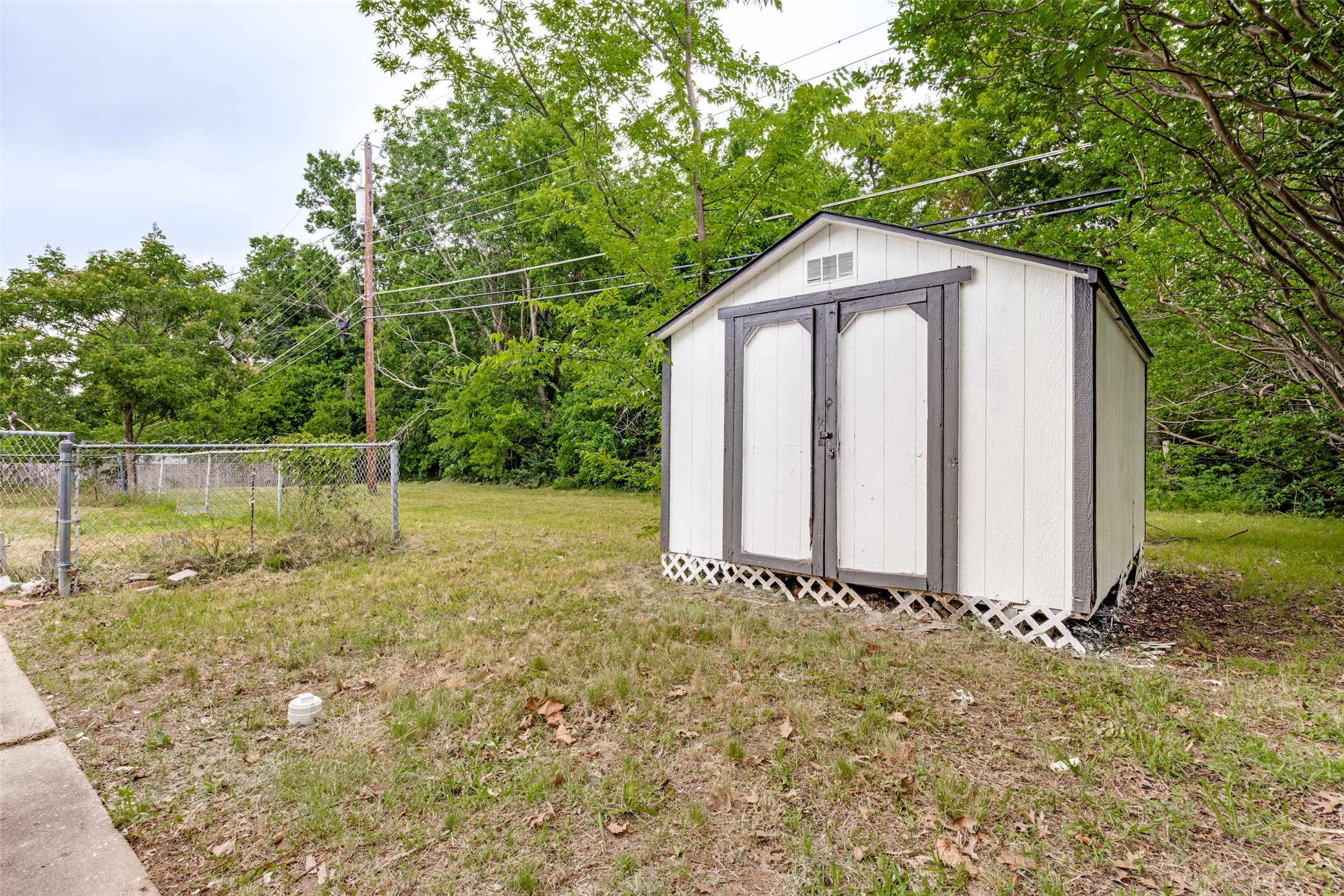 116 Vandenburg Drive Denison TX 75020