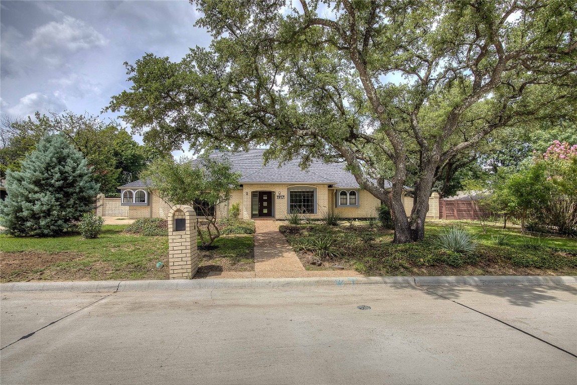 1917 Toler Trail Garland TX 75043