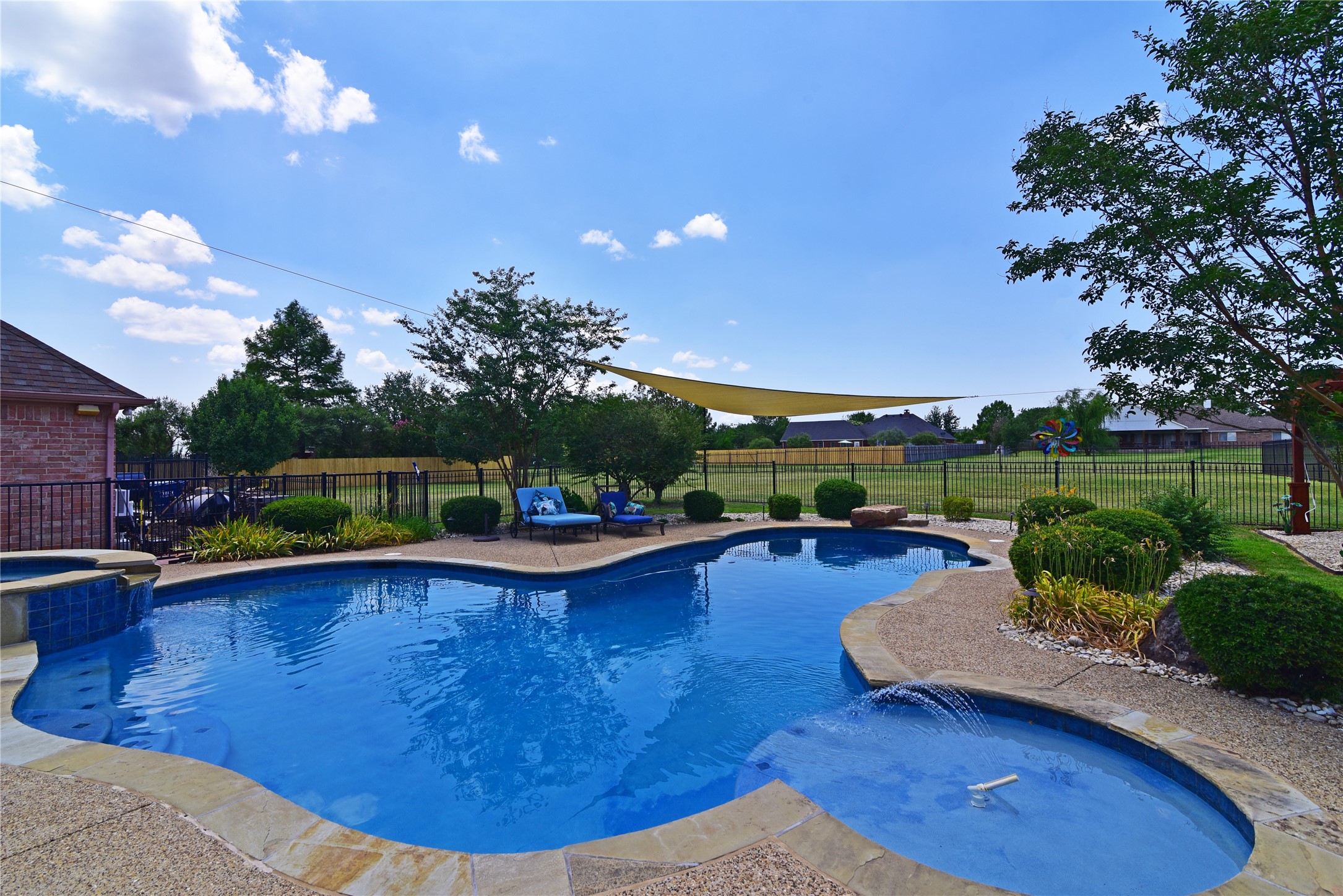 1226 E Oaklawn Drive Talty TX 75160