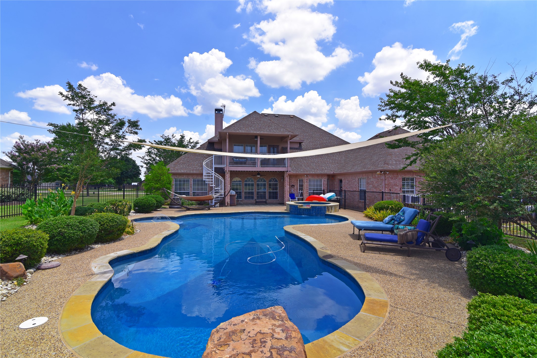 1226 E Oaklawn Drive Talty TX 75160