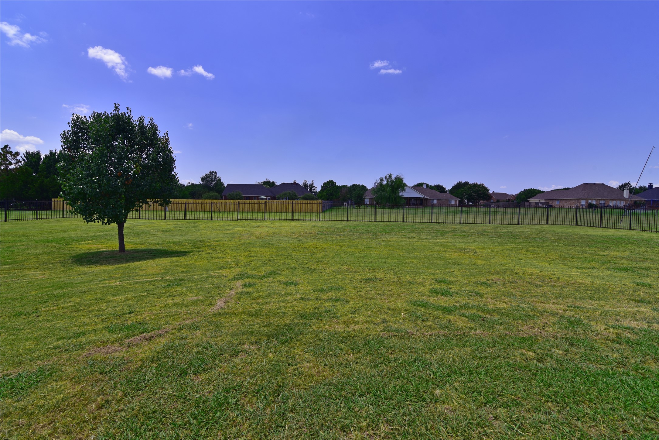 1226 E Oaklawn Drive Talty TX 75160