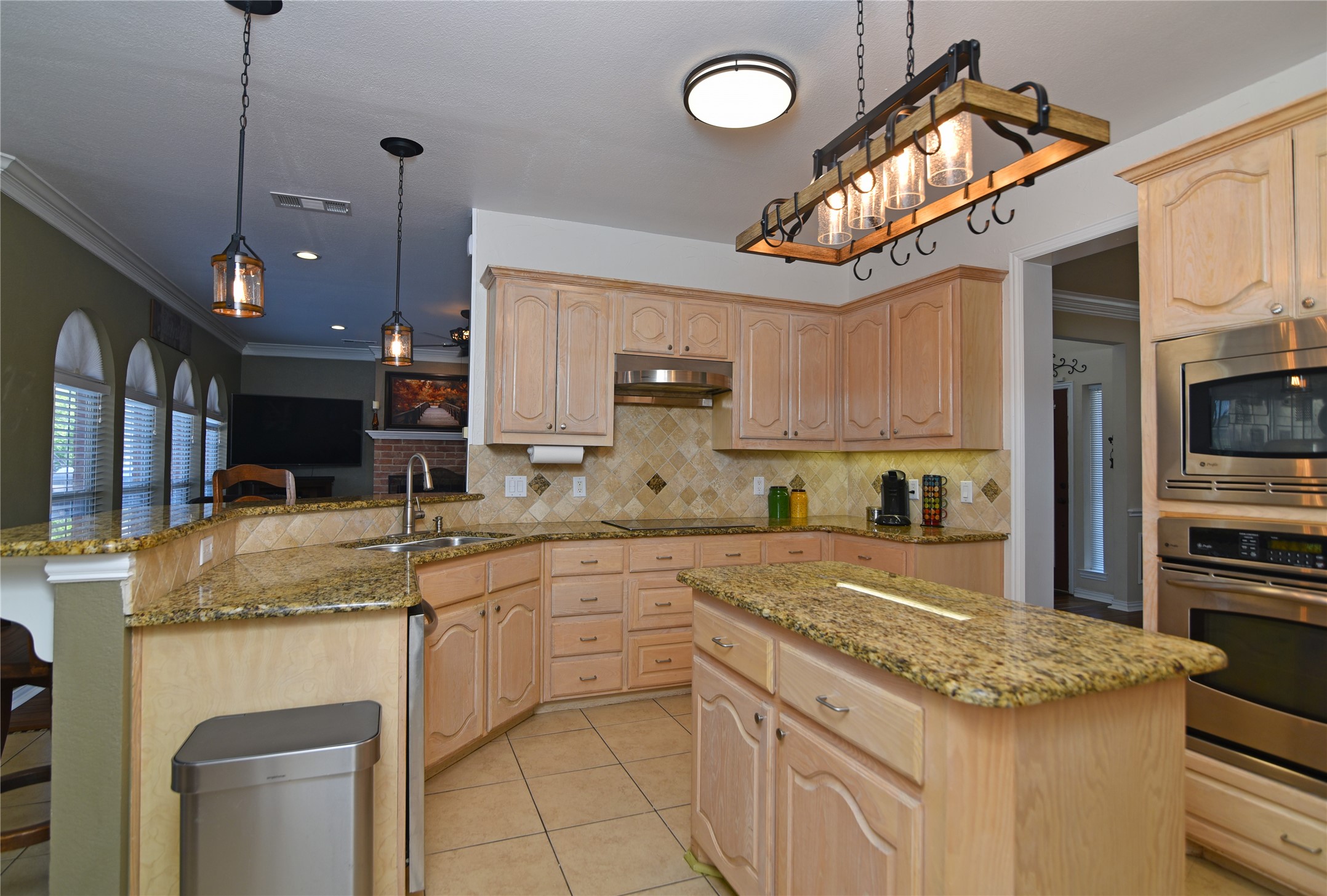 1226 E Oaklawn Drive Talty TX 75160