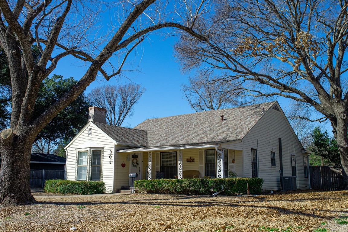 303 Harbin Avenue Waxahachie TX 75165