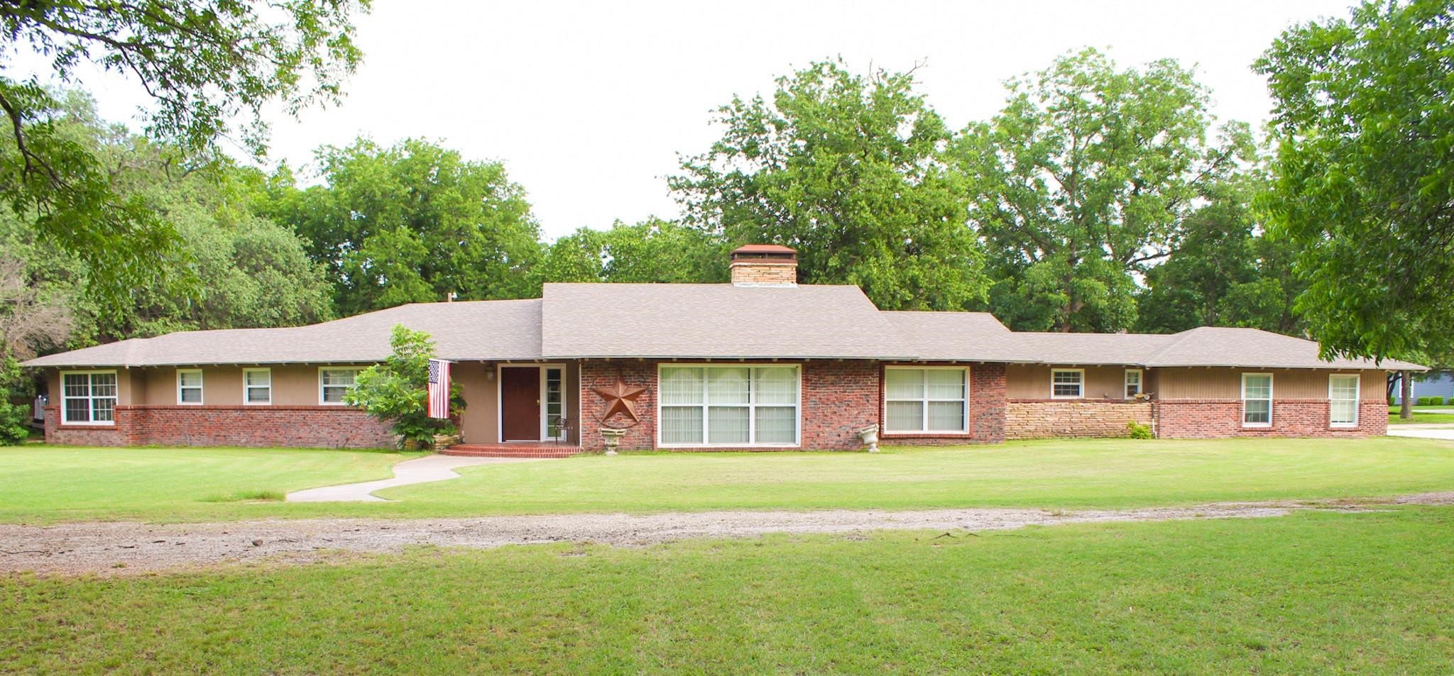 9137 Highway 67 Comanche TX 76442
