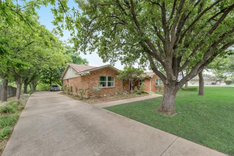 909 Robertson Road Grand Prairie TX 75050