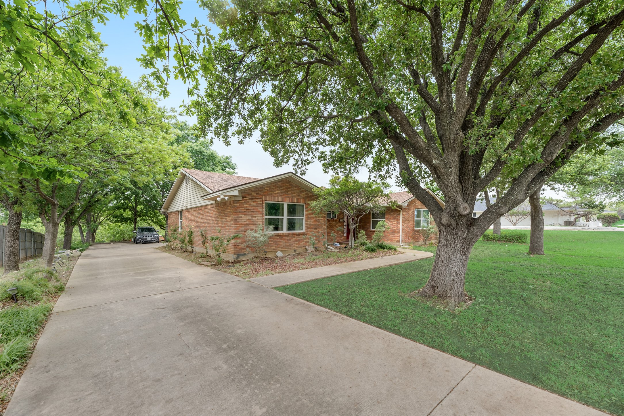 909 Robertson Road Grand Prairie TX 75050