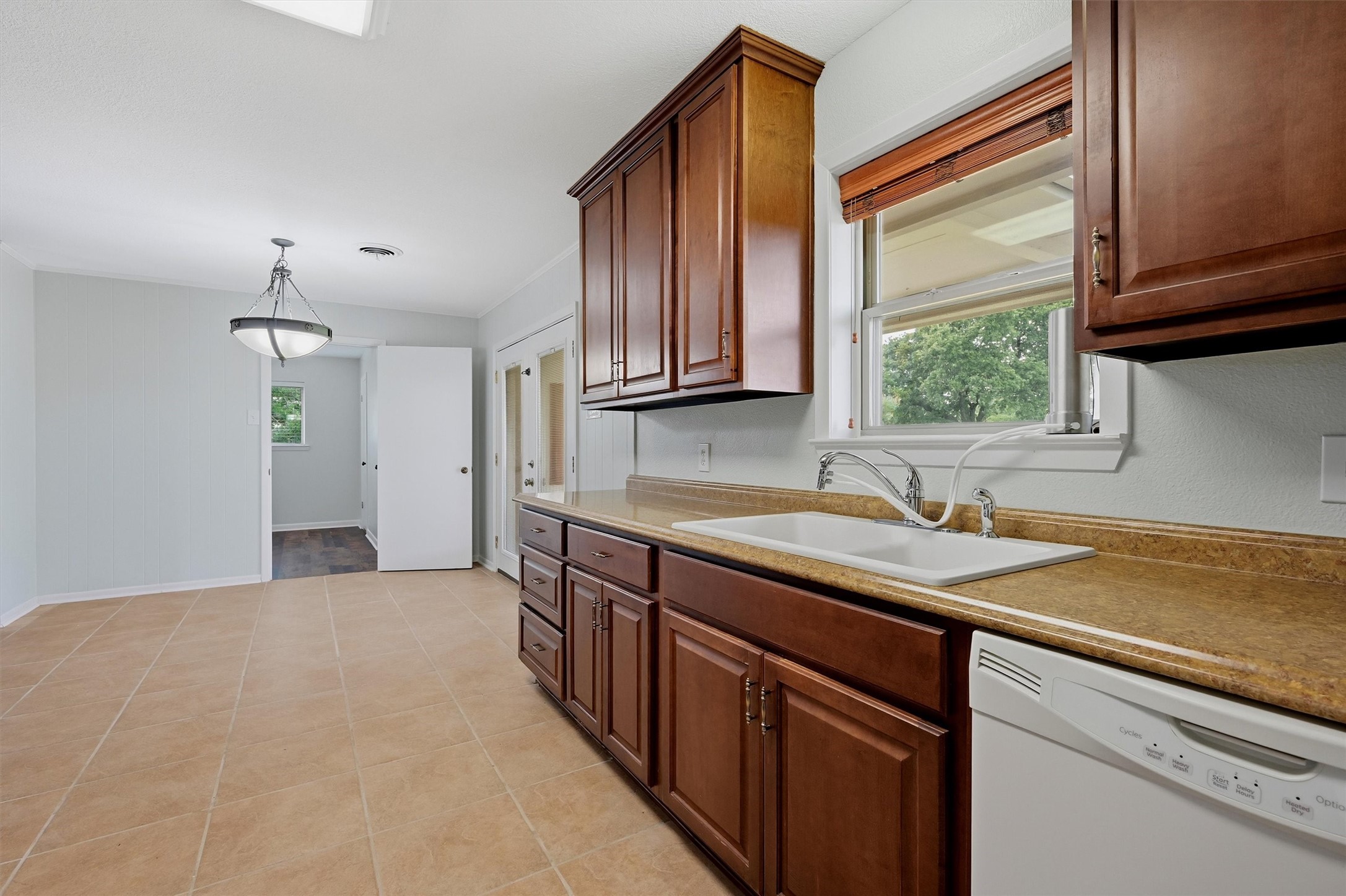 104 Kiowa Drive W Lake Kiowa TX 76240