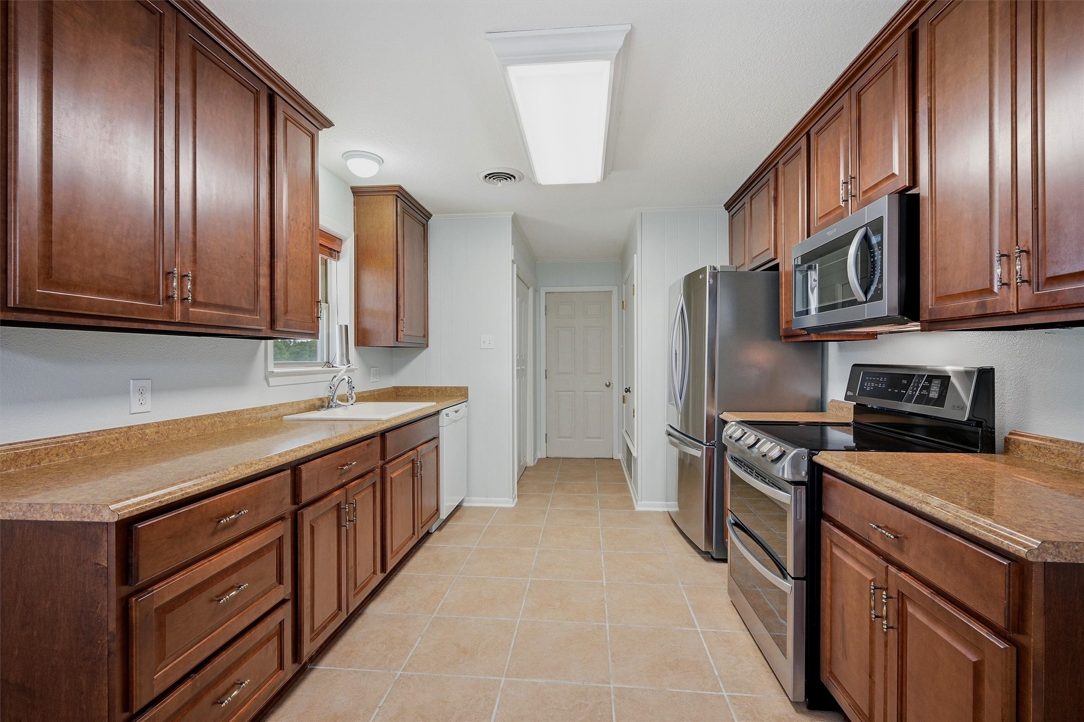 104 Kiowa Drive W Lake Kiowa TX 76240