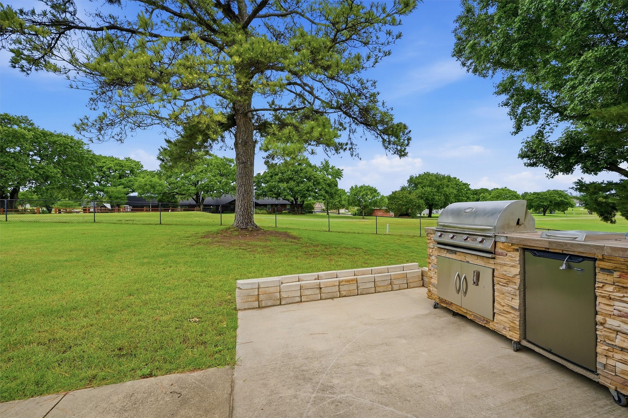 104 Kiowa Drive W Lake Kiowa TX 76240