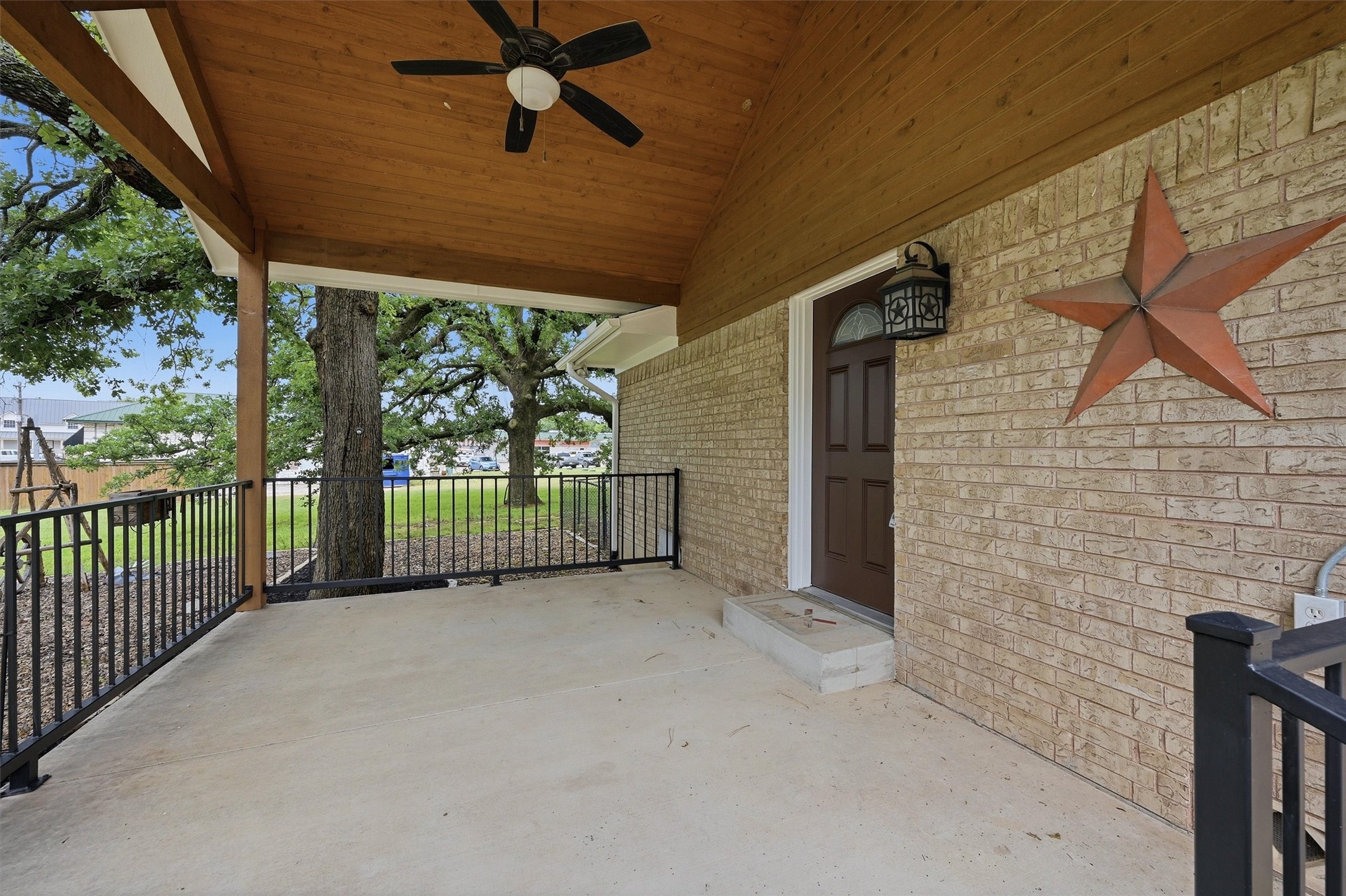 104 Kiowa Drive W Lake Kiowa TX 76240