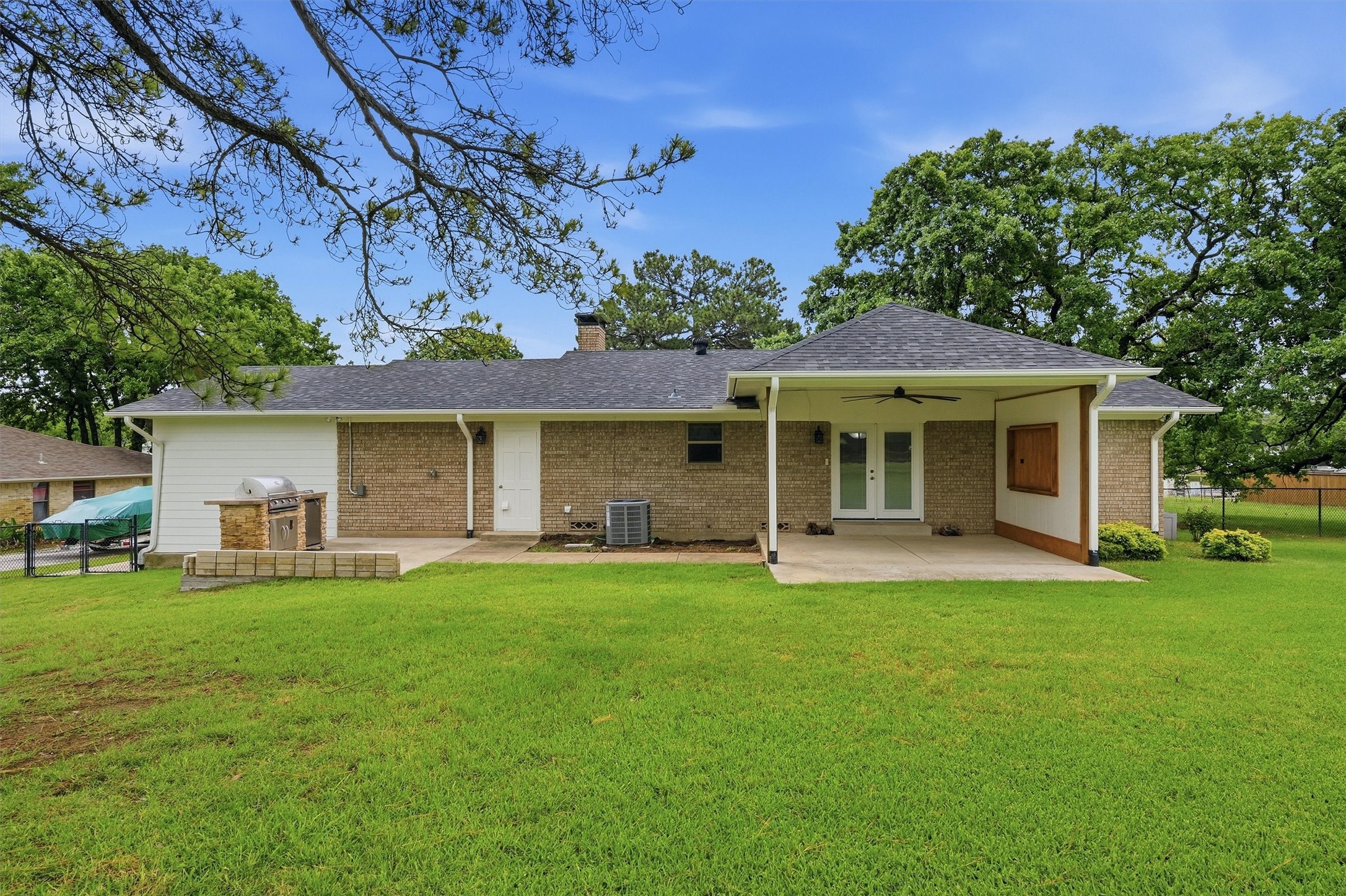 104 Kiowa Drive W Lake Kiowa TX 76240