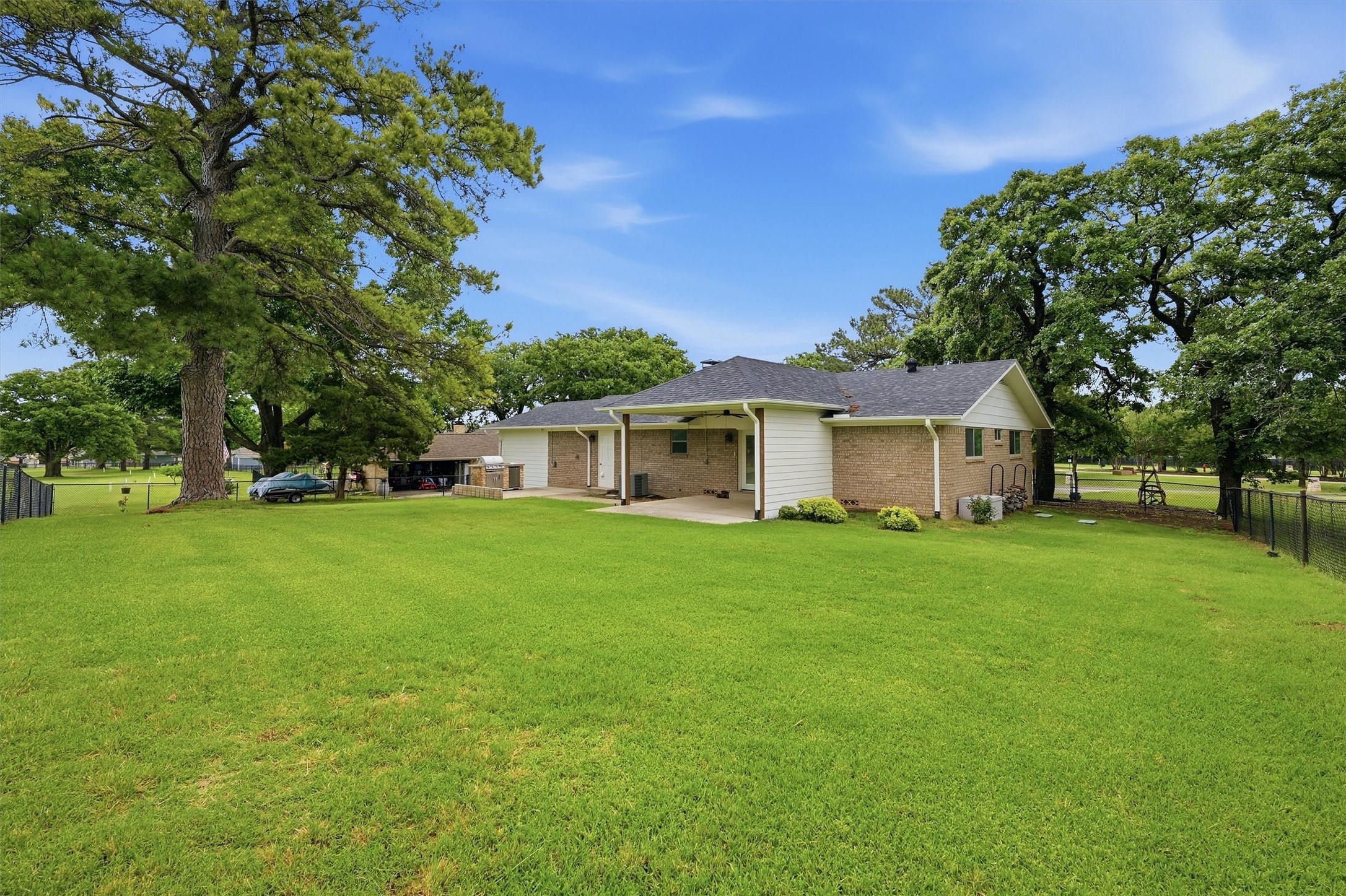 104 Kiowa Drive W Lake Kiowa TX 76240