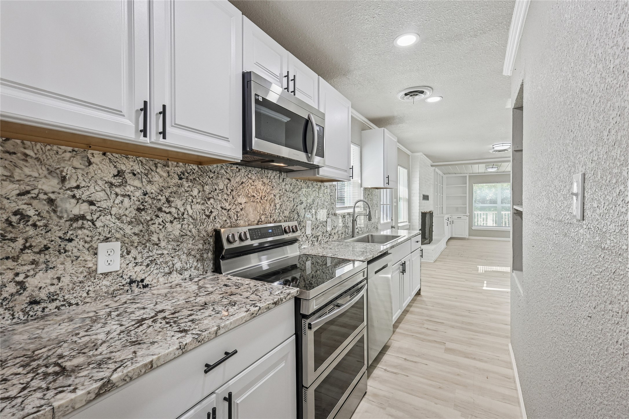 5806 Mountainwood Drive Arlington TX 76016