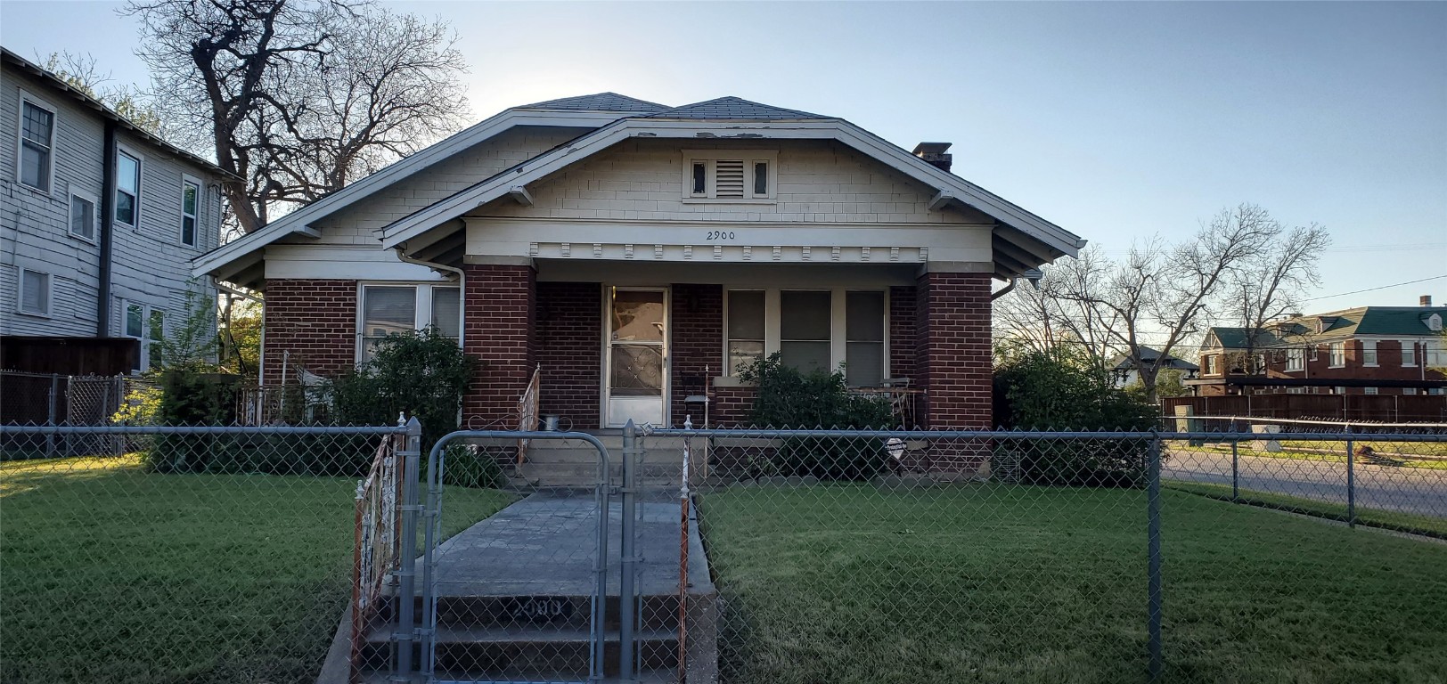 2900 S Jennings Avenue Fort Worth TX 76110