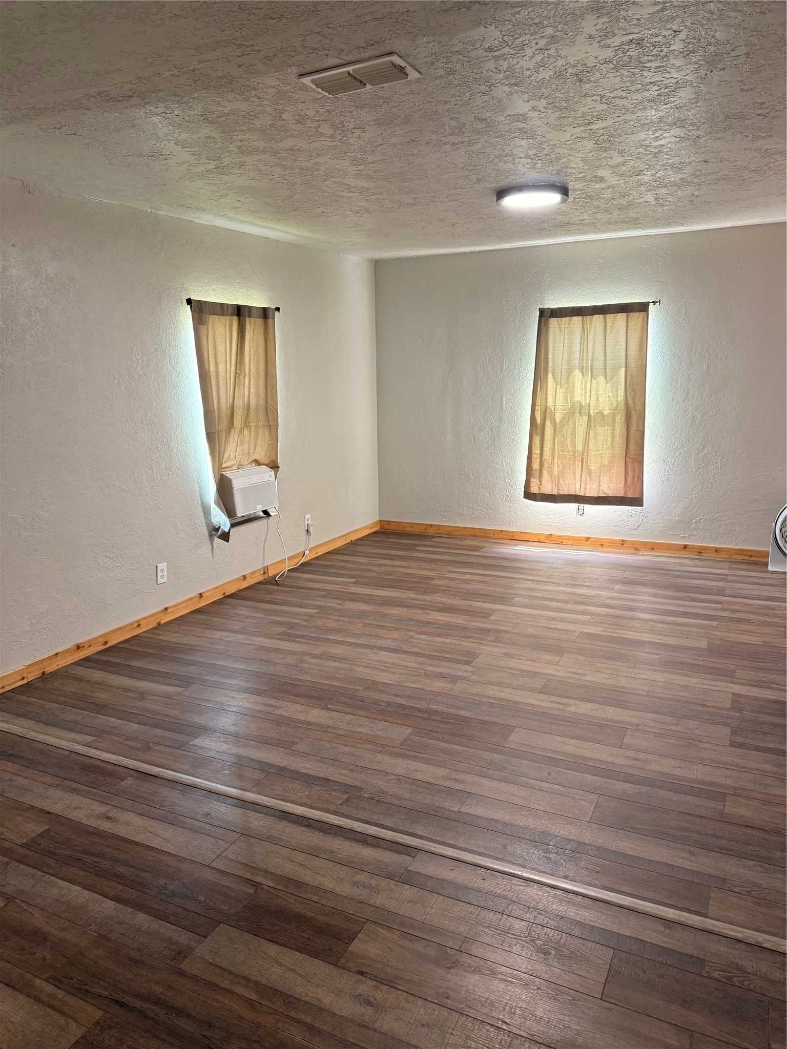 510 N Pacific Avenue Iowa Park TX 76367