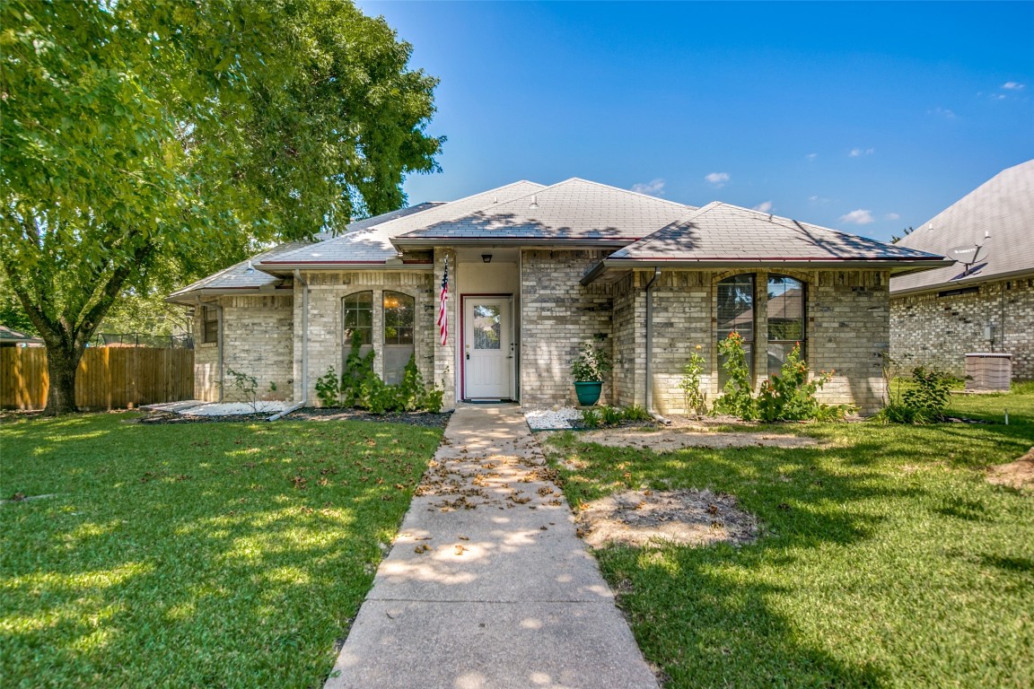 1402 Casa Linda Street Ennis TX 75119